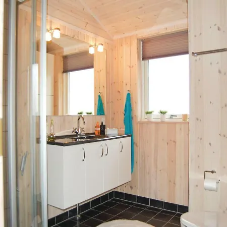 Two-bedroom Holiday In Juelsminde Semesterbostad *